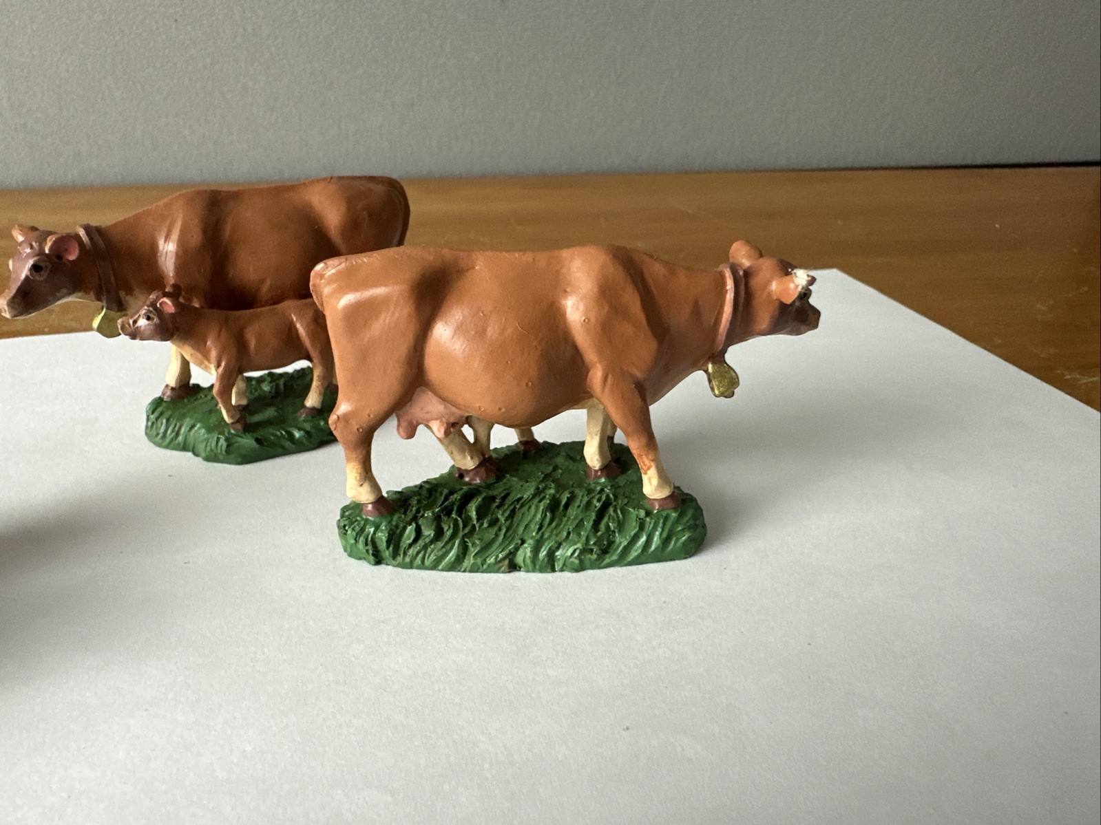 Lot Of 3 Midwest Cannon Falls Miniature Cows With Nursing Calves 3″ Long