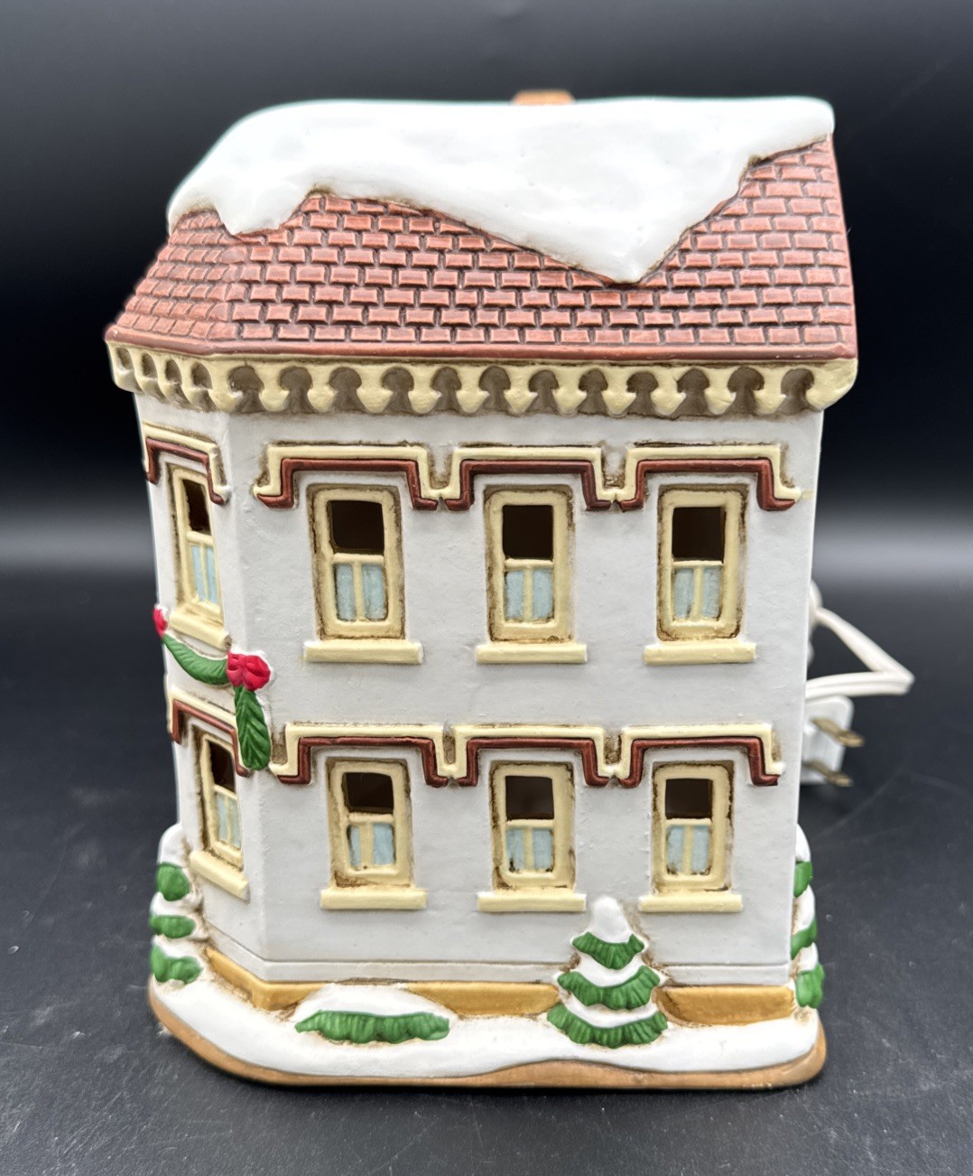 LEFTON COLONIAL Christmas VILLAGE “Queens Gate” Building 1994 Vintage Lights Up