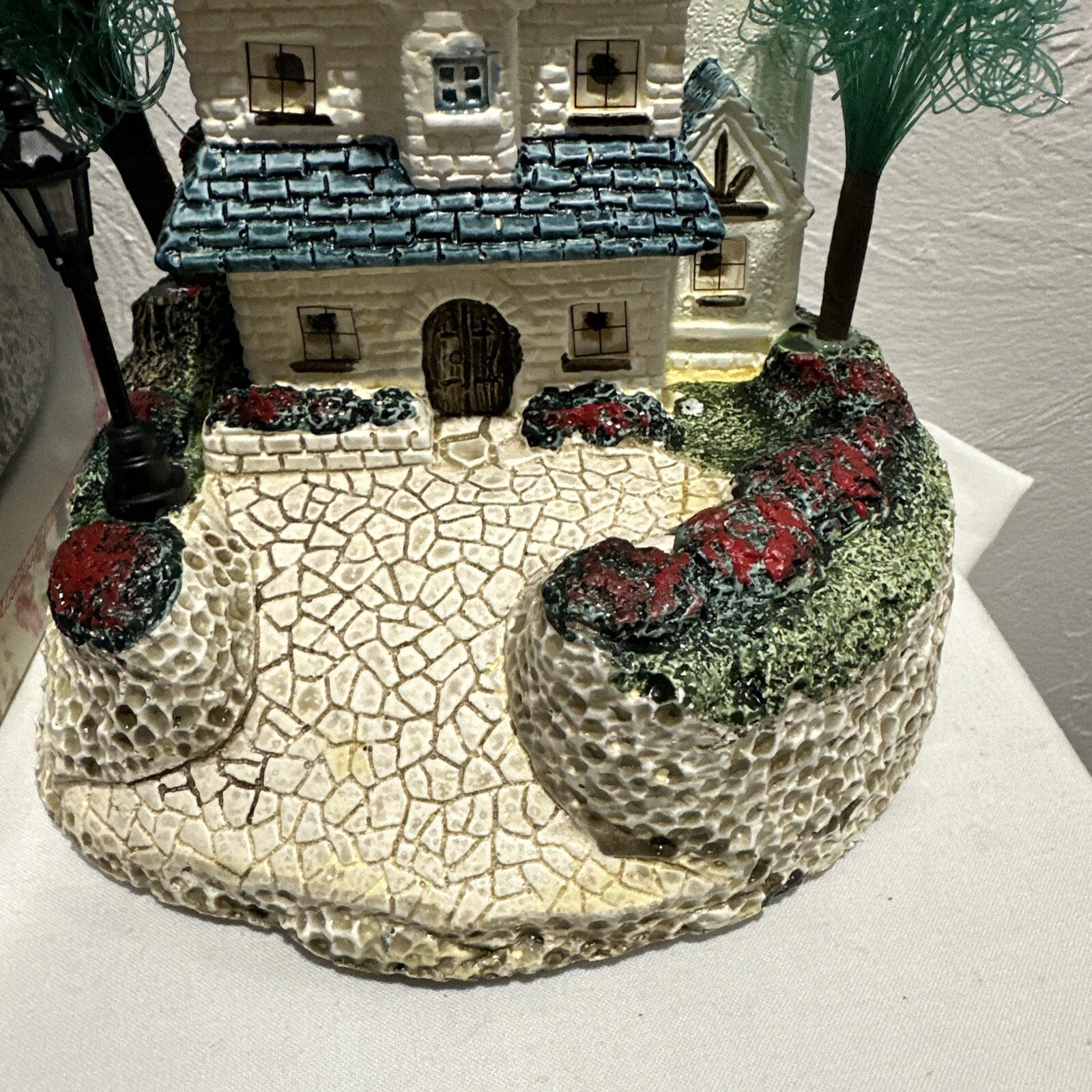 Country Cottage With Music & Light Made in Taiwan -Eleco