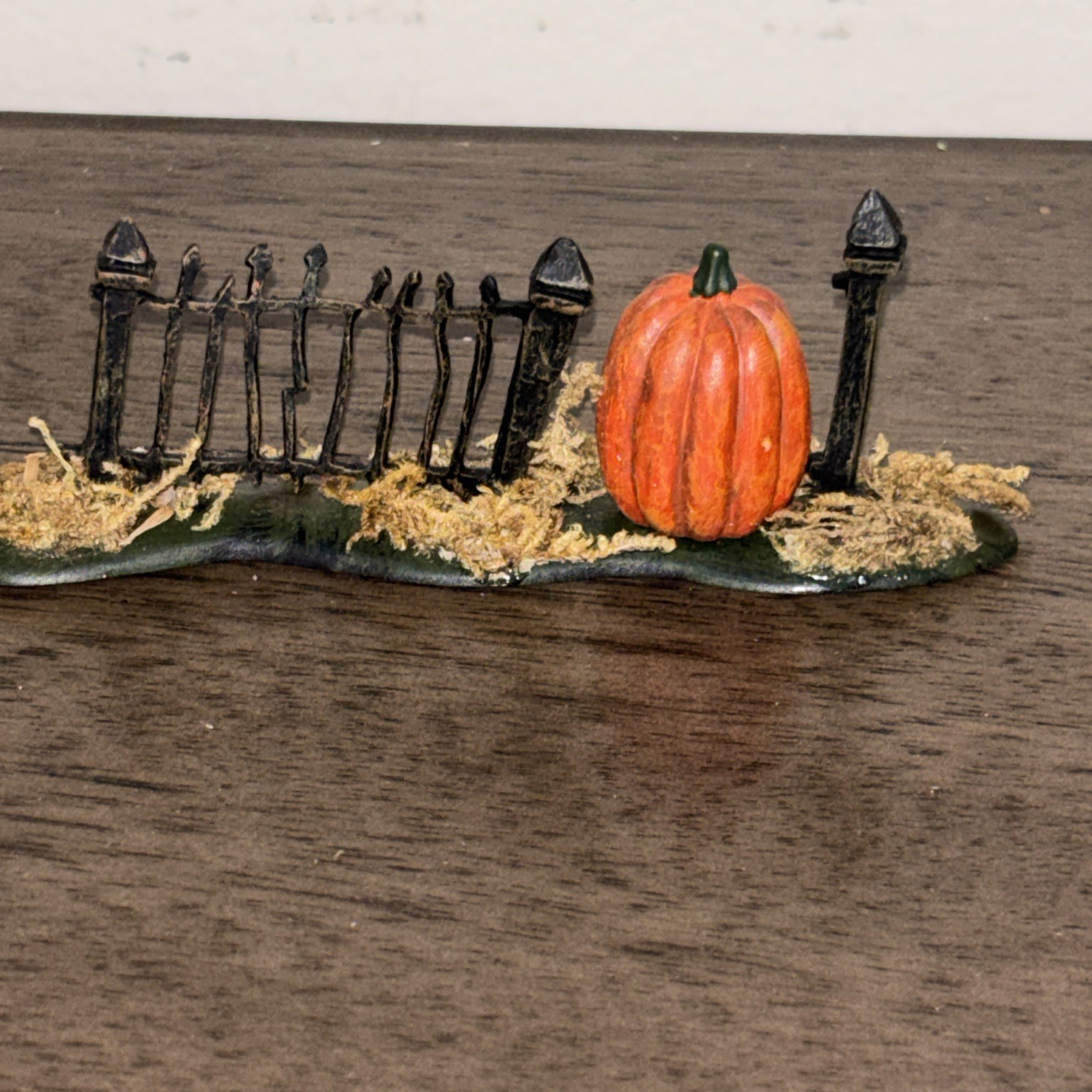 Witch Way Flight School Dept 56 Diorama Miniature Fences Pumpkins Halloween