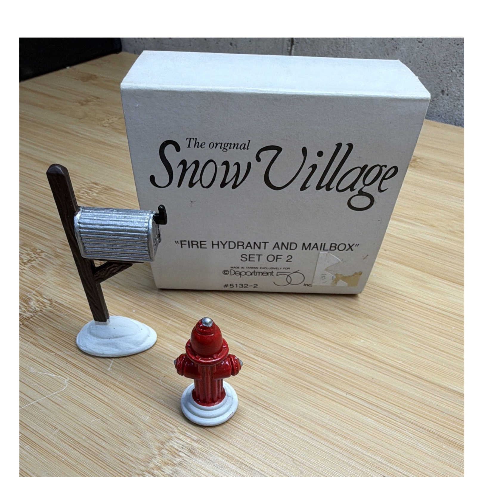 Department 56 Snow Village Fire Hydrant & Mailbox Set of 2 Boxed