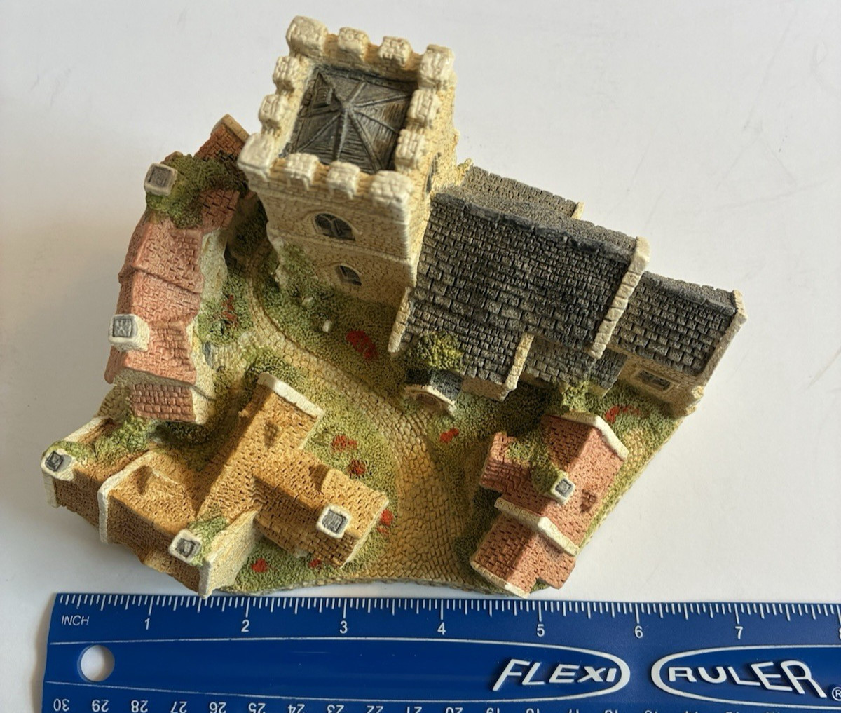 David Winter 1982 Cotswold Village Cottages Figurine in Box w/ COA and Papers