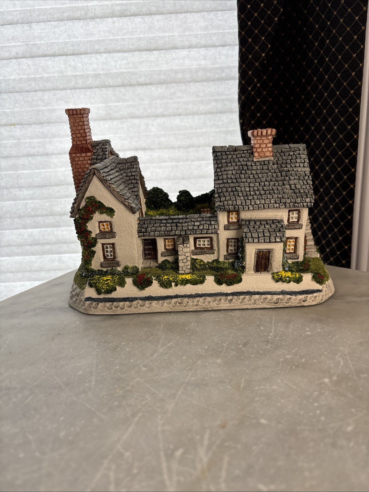 David Winter English Cottage Collectible”Millhouse Cottage” Signed Numbered H.M.