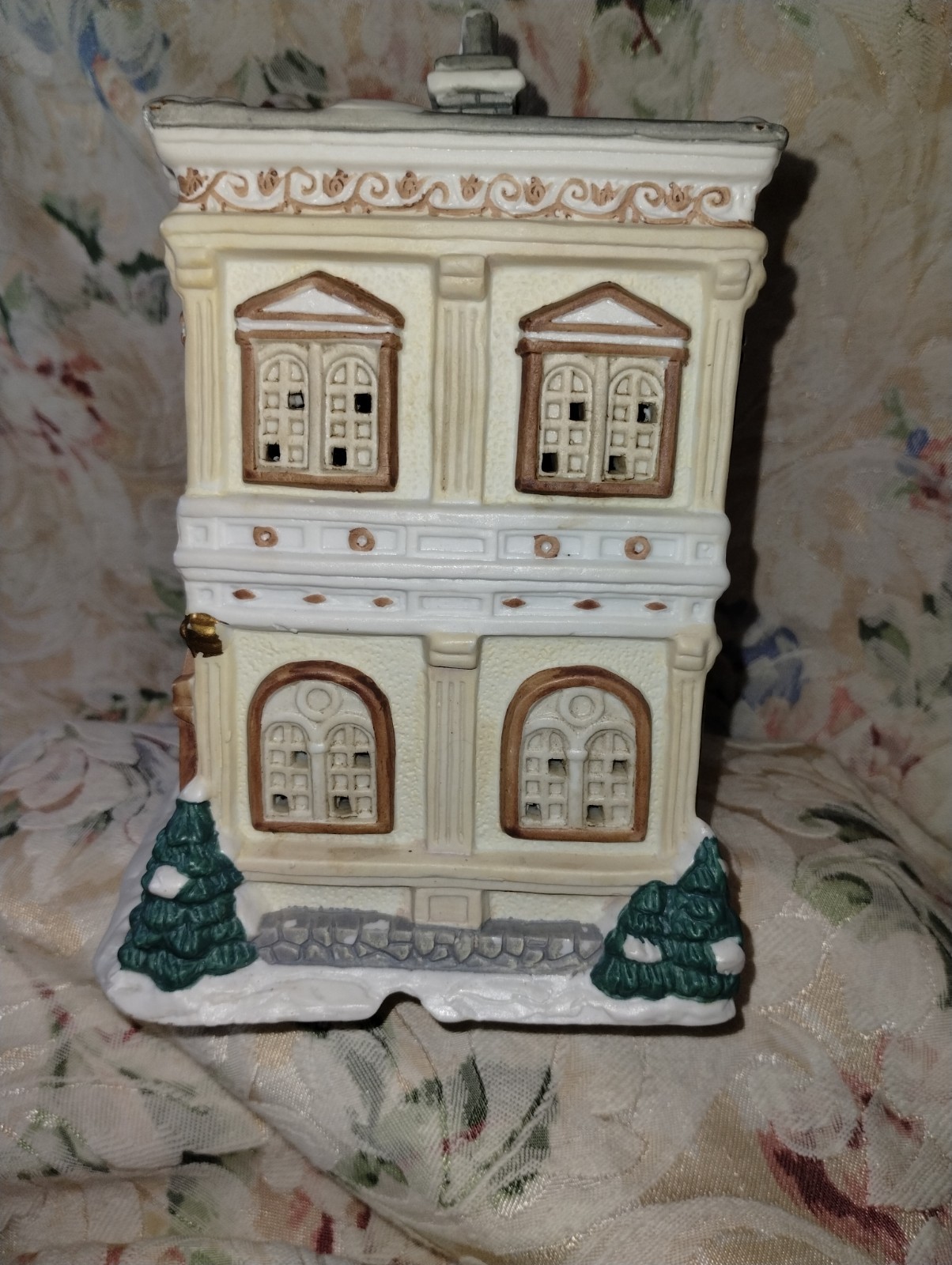 mervyns village square christmas village – City Hall Building – See Description