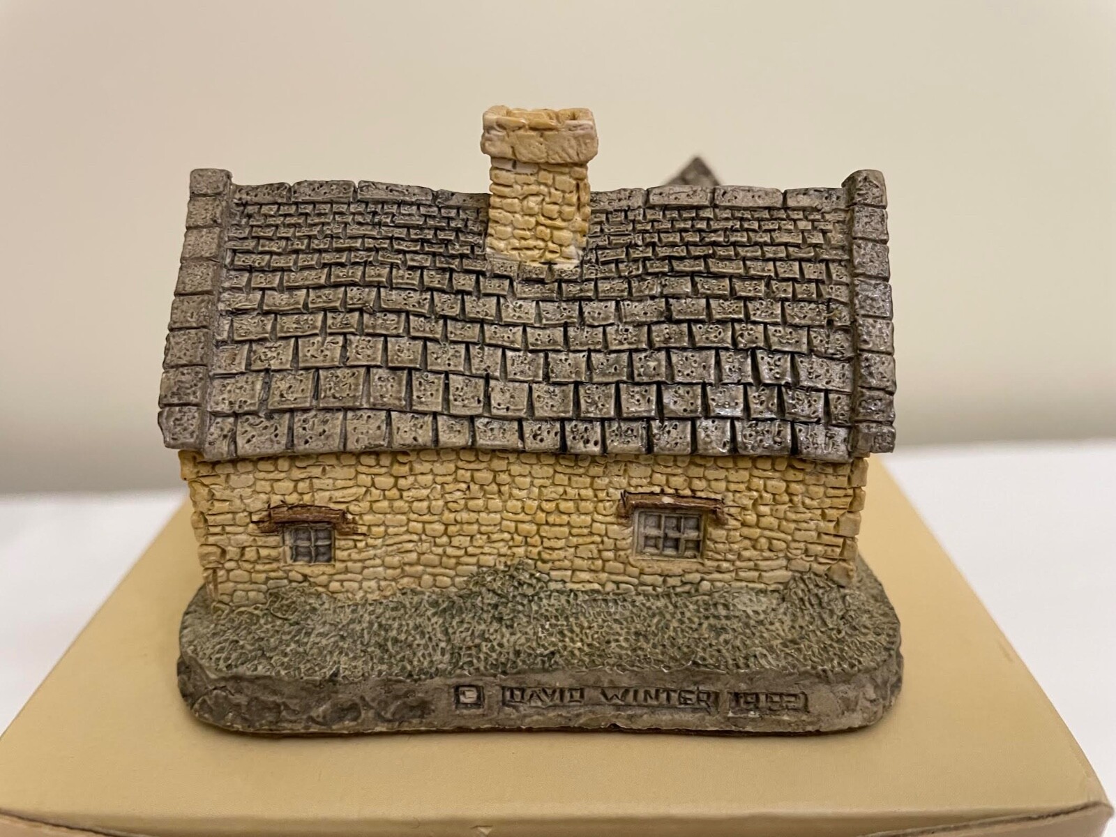 David Winter Cottages 1982 Cotswold Cottage Box & COA Vintage