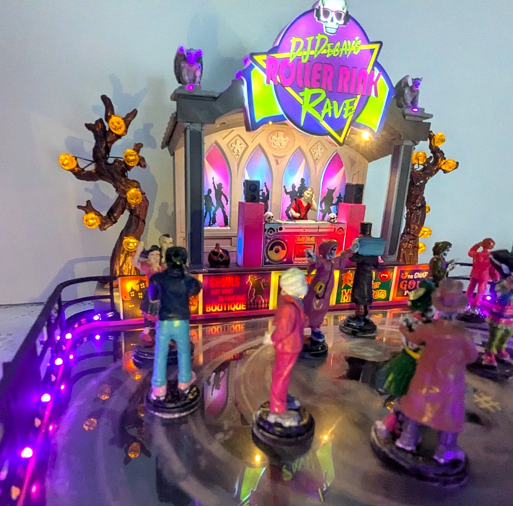 Lemax Spooky Town DJ DECAY ROLLER RINK RAVE Retro Musical Halloween Village 2026