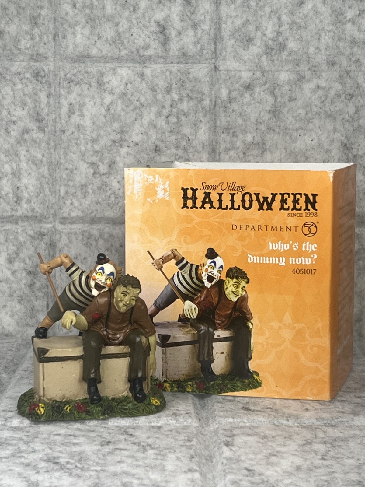 Dept 56 Snow Village Halloween ‘Who’s the Dummy Now’ #4051017 – RARE NEW