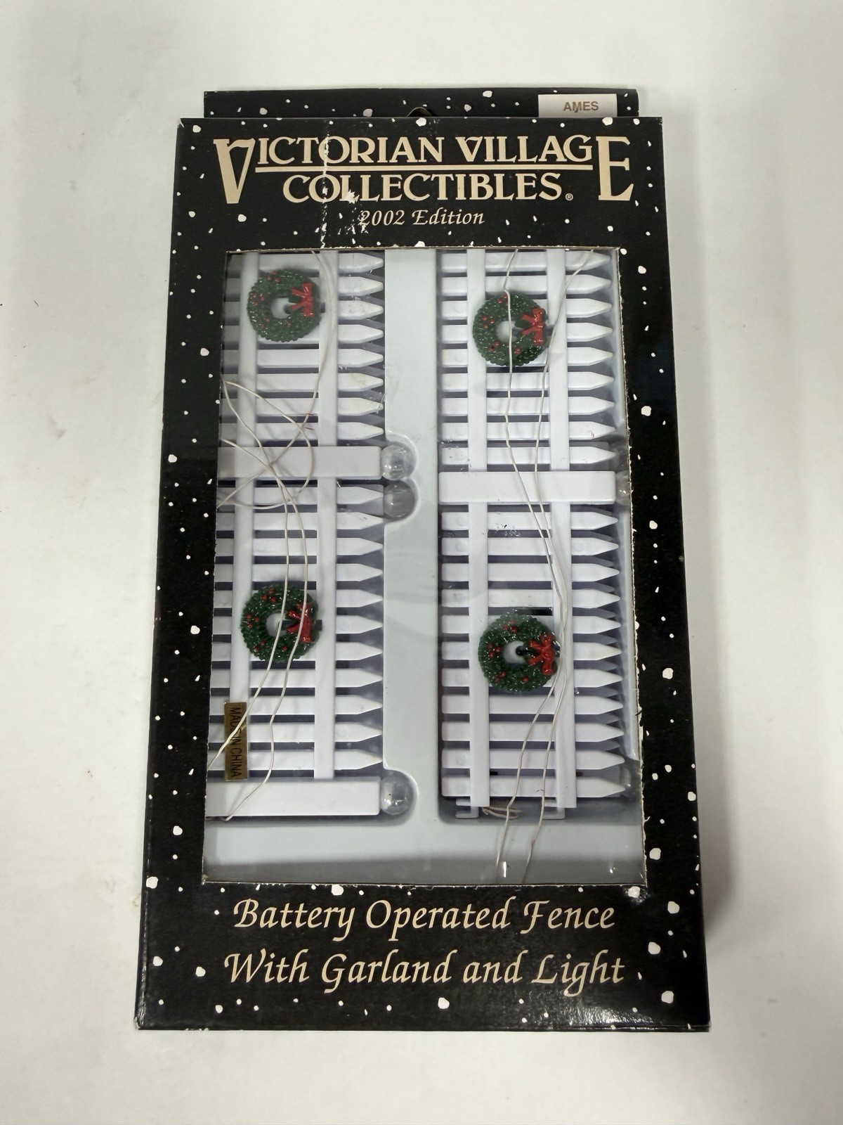 Victorian Village Collectibles 2002 White Picket Fence w/ Garland & Light C31