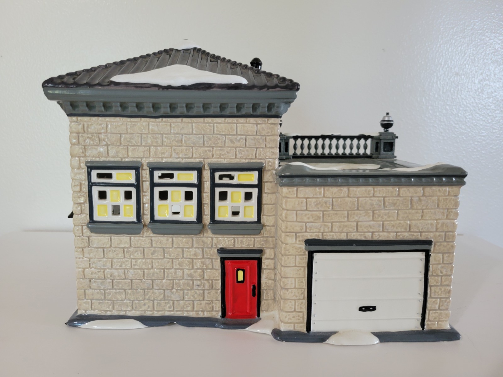 RARE❄️ Dept 56 Snow Village 2005 MCKENZIE’s CHEVROLET XMAS Building #55389 AS-IS