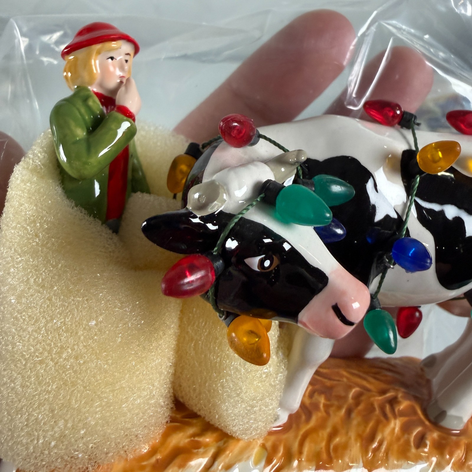 Department 56 – Original Snow Village – Decorating Elsie for Christmas (55412)