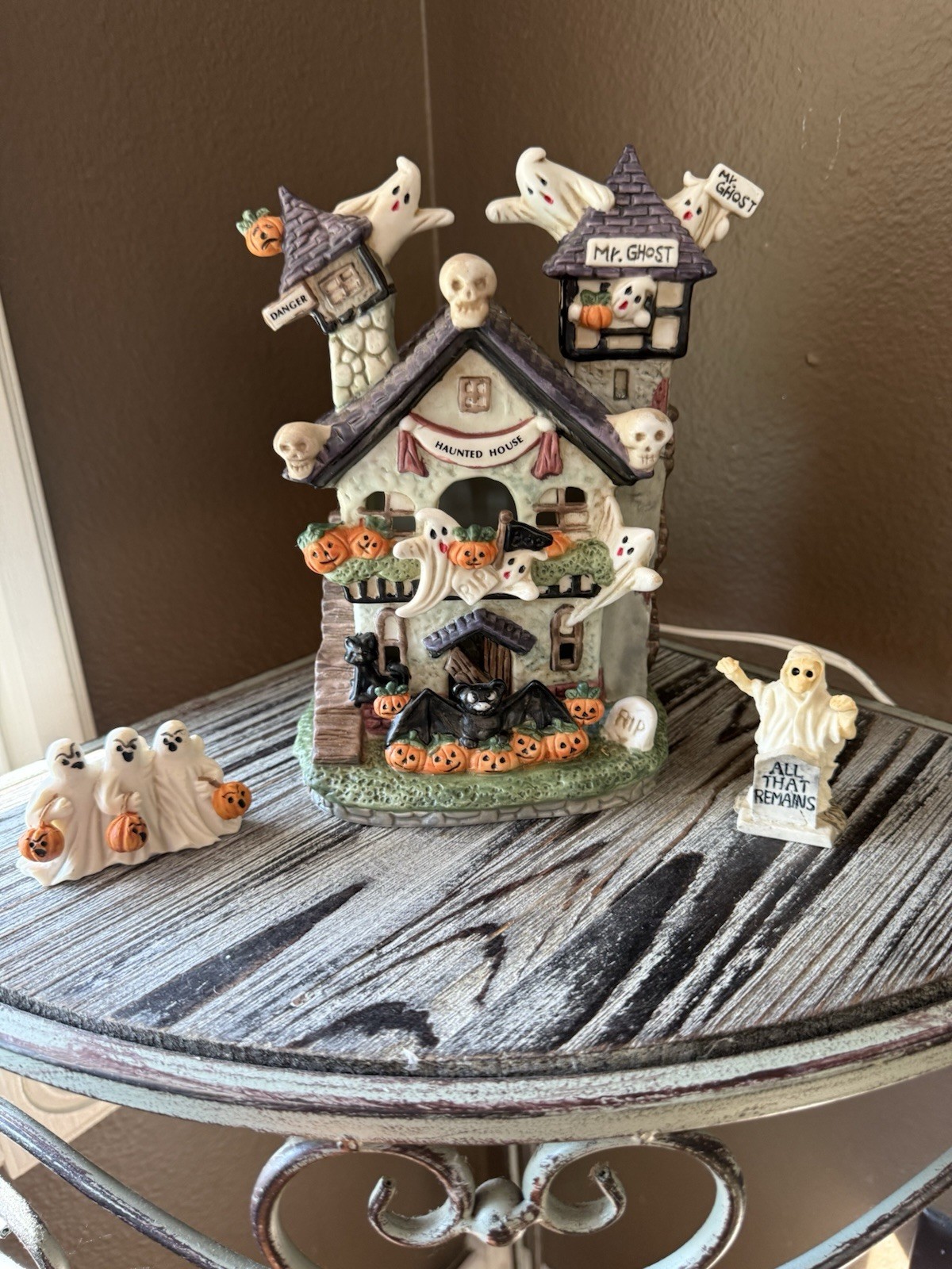 Vintage Halloween Village Ghoulsville Haunted House with 2 Figurines