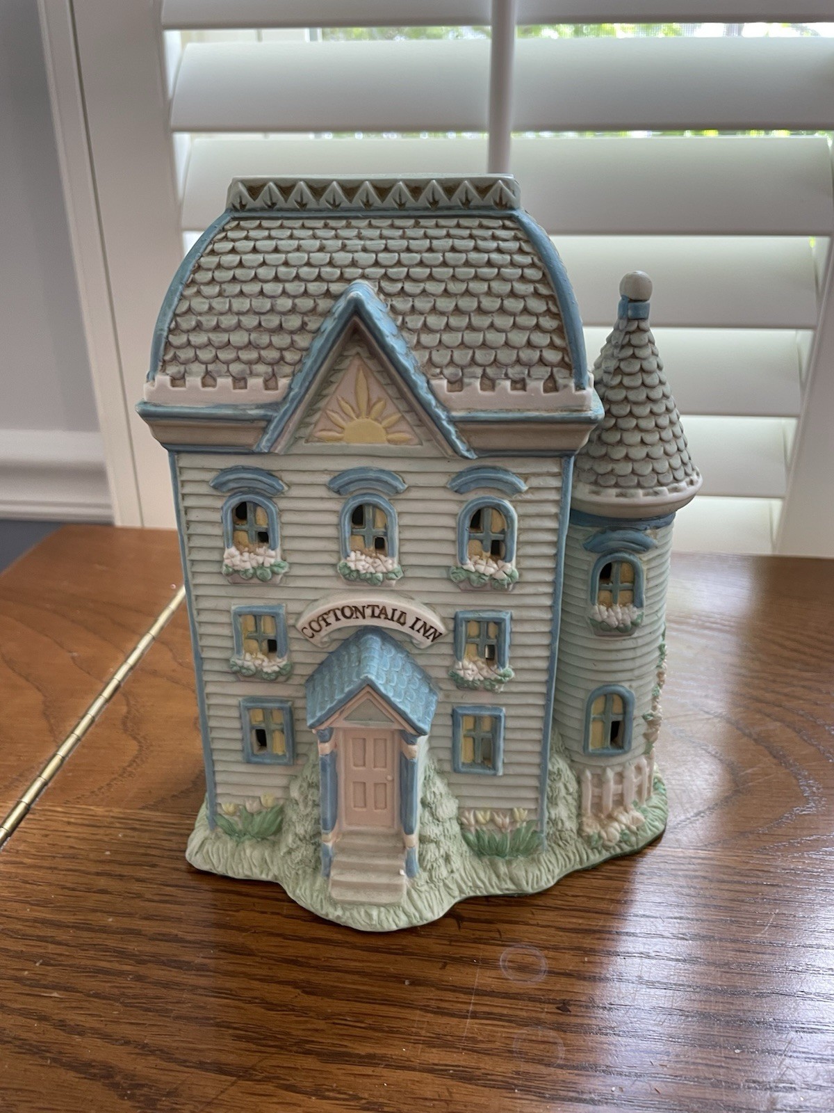 Cottontail Lane Easter Village Lighted Inn 1995