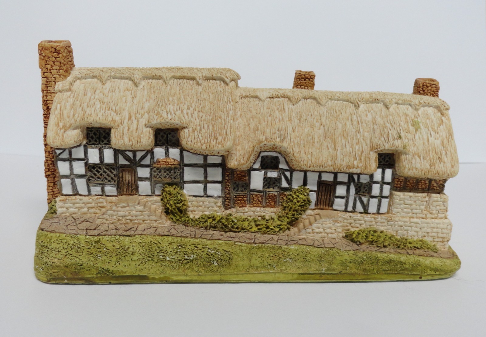 Lilliput Lane Anne Hathaway Cottage Figurine Handmade in United Kingdom No Box