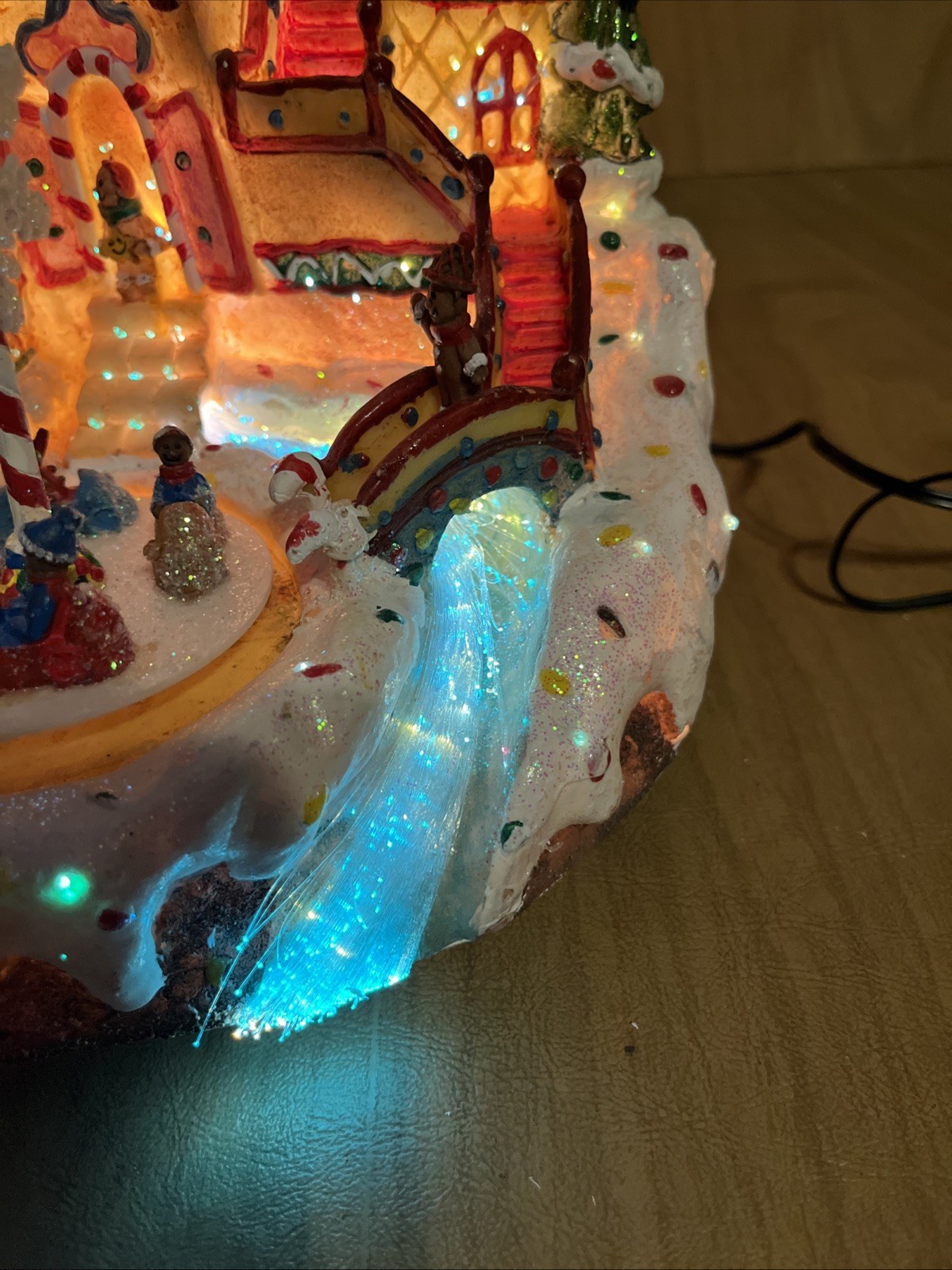 Cracker Barrel Handmade Christmas Fiber Optic Gingerbread House Lighted Works