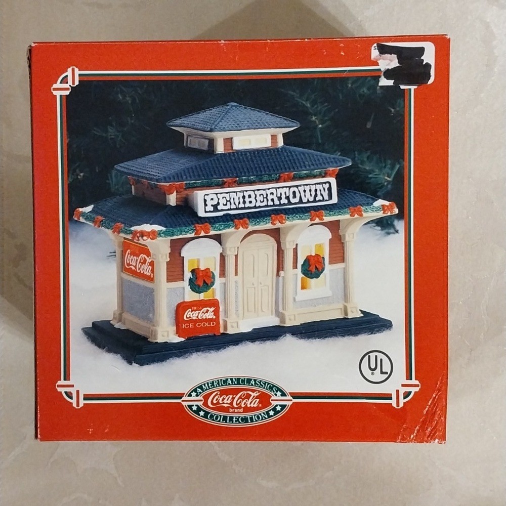 Coca-Cola American Classics Collection NIB 1995 Pemberton Village Train Depot