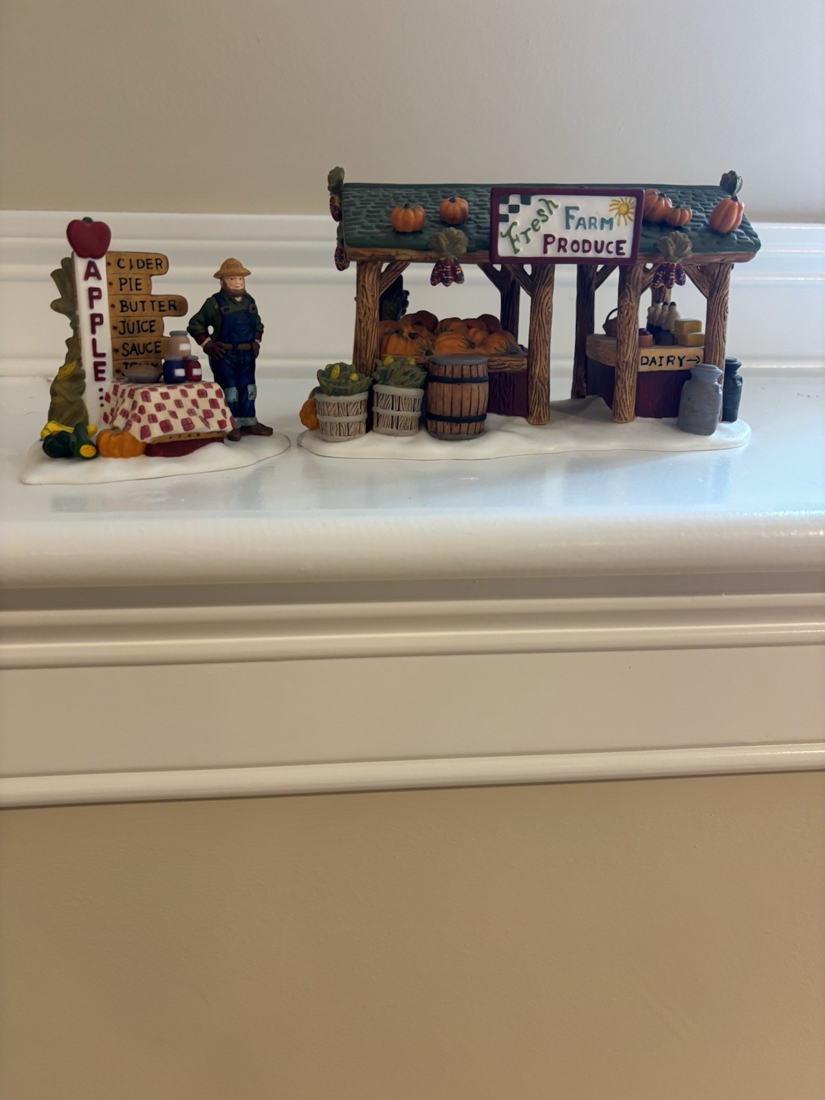 Department 56 Farmer’s Market (Set of 2) New England Village Series #56637 EUC