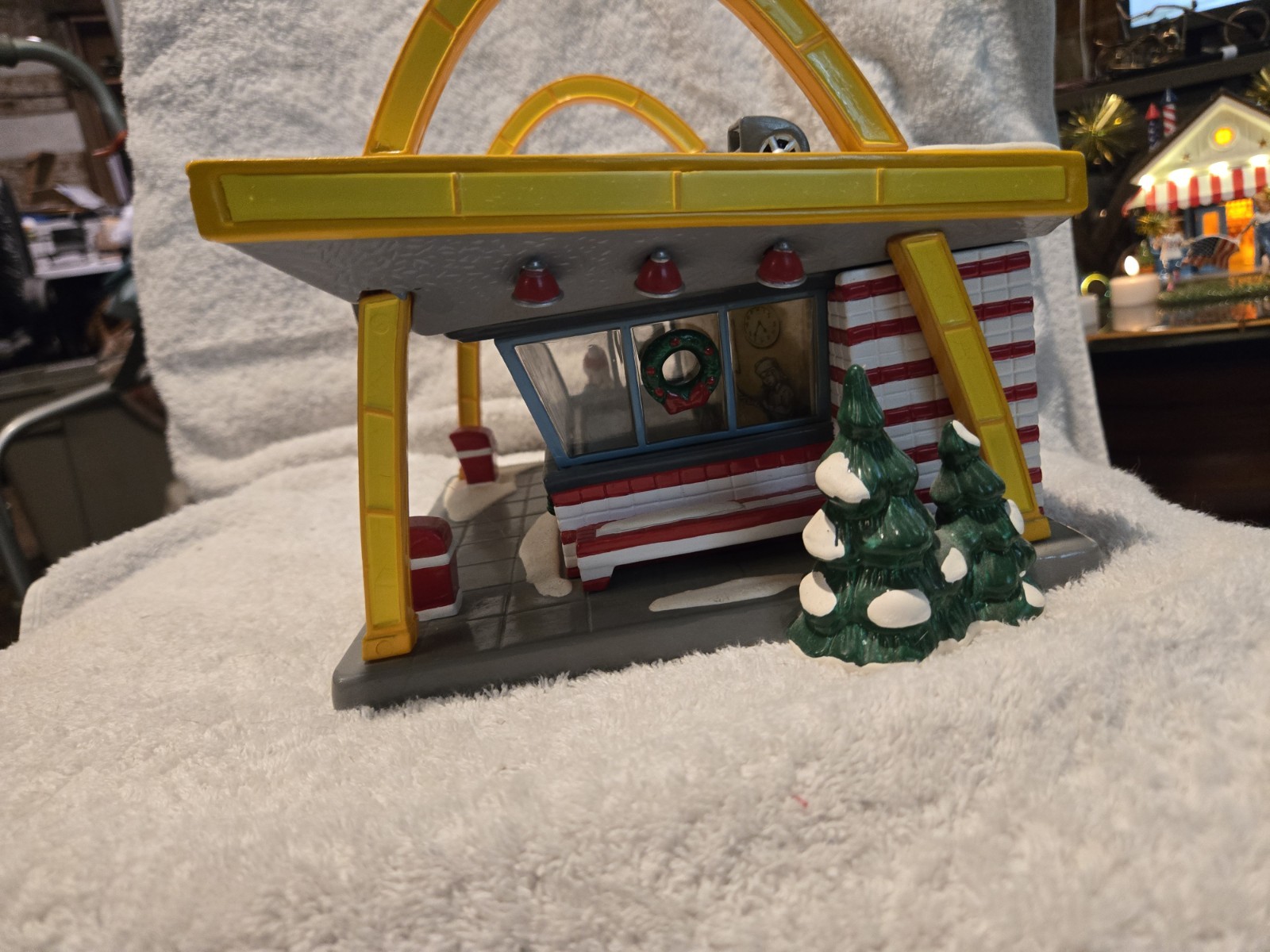 Dept 56 The Original Snow Village McDonald’s Ceramic Christmas Building 54914