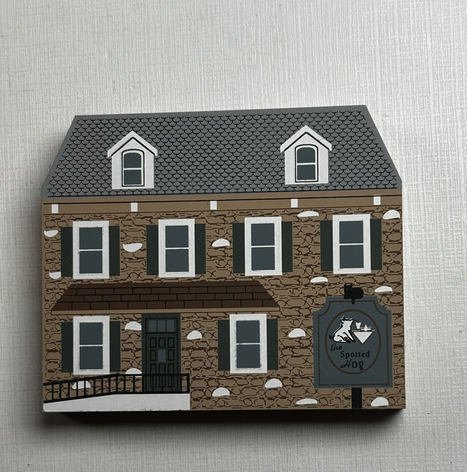Cat’s Meow Wood Collectible House The Spotted Hog Lahaska PA Peddler’s Village