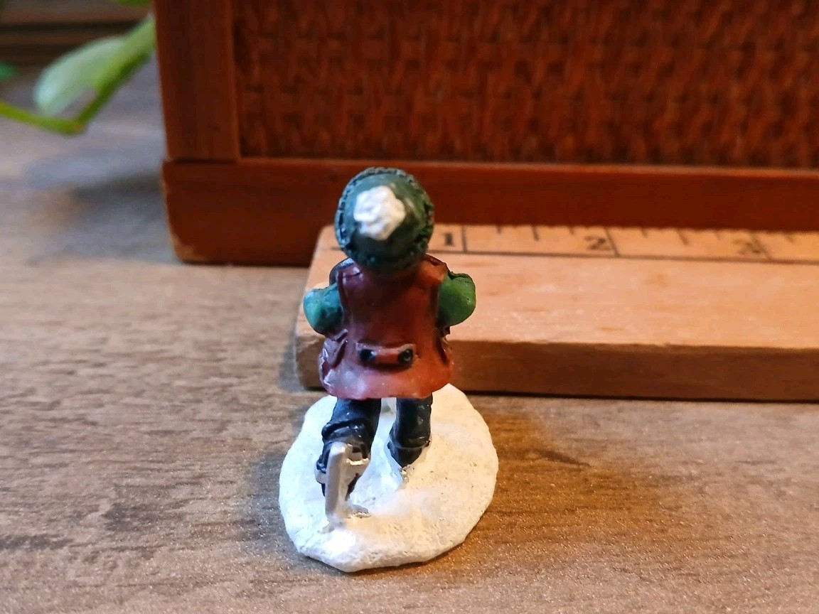 St Nicholas Square Village ‘Ice Skating Lessons’ Christmas Figures + Dog Set Vtg