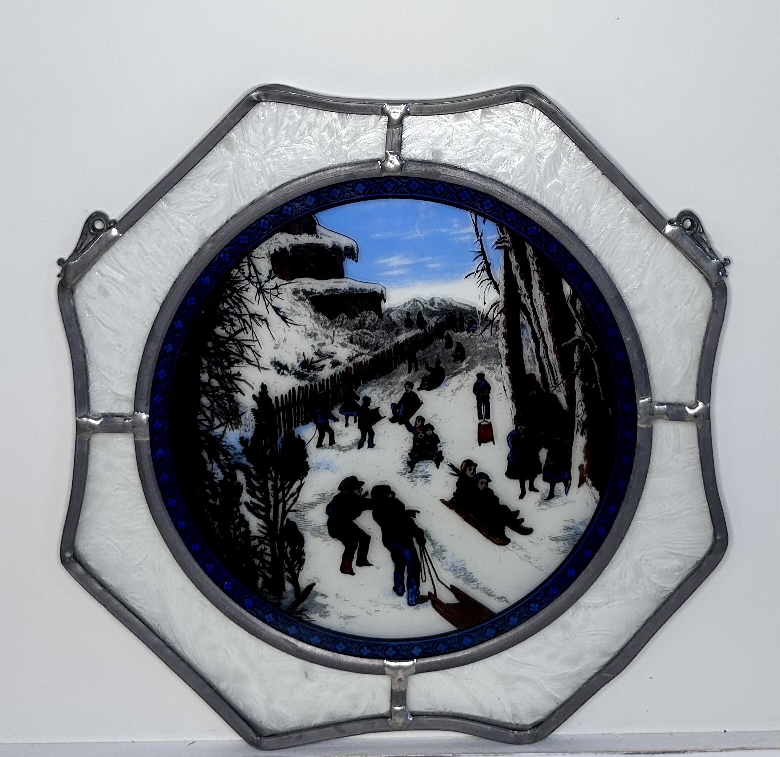 FRANKLIN MINT WINTER SLEDDING GLASS LIGHTED VICTORIAN VINTAGE