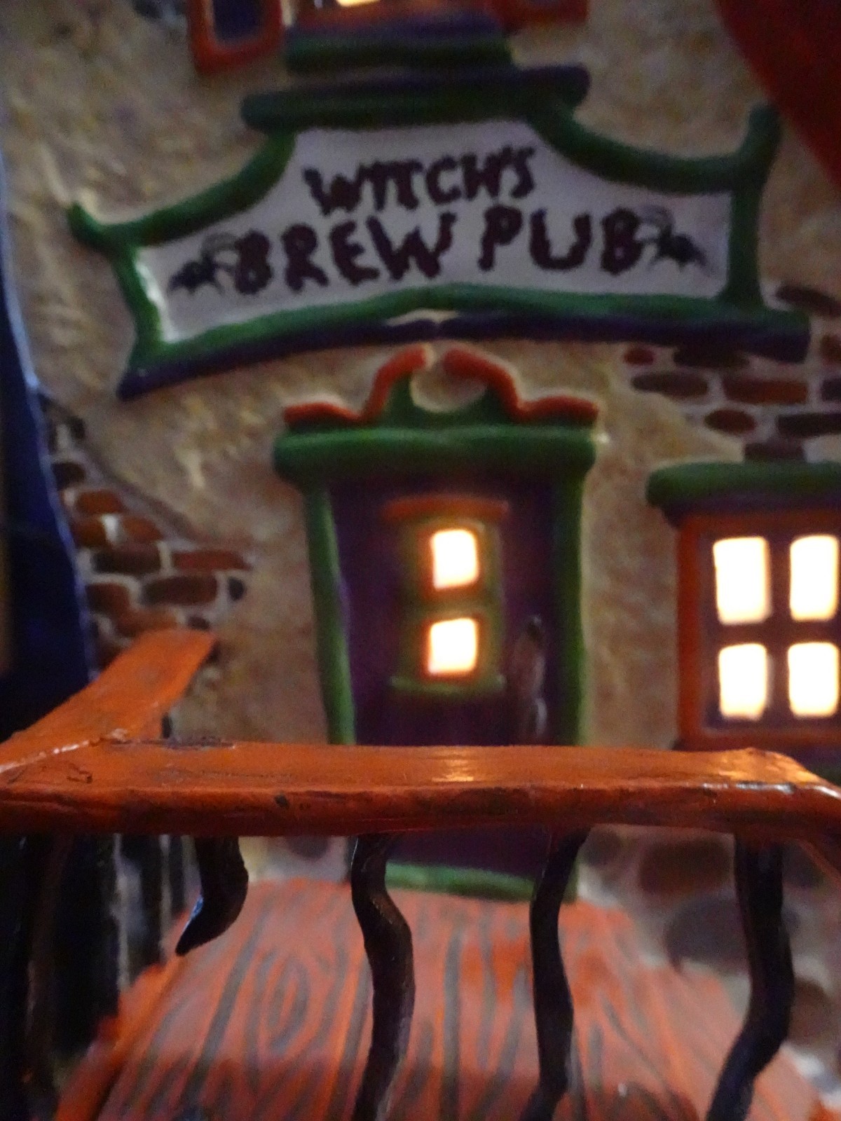 DEPT 56 SV Halloween Witch’s Brew Pub 55376 2004 *READ*