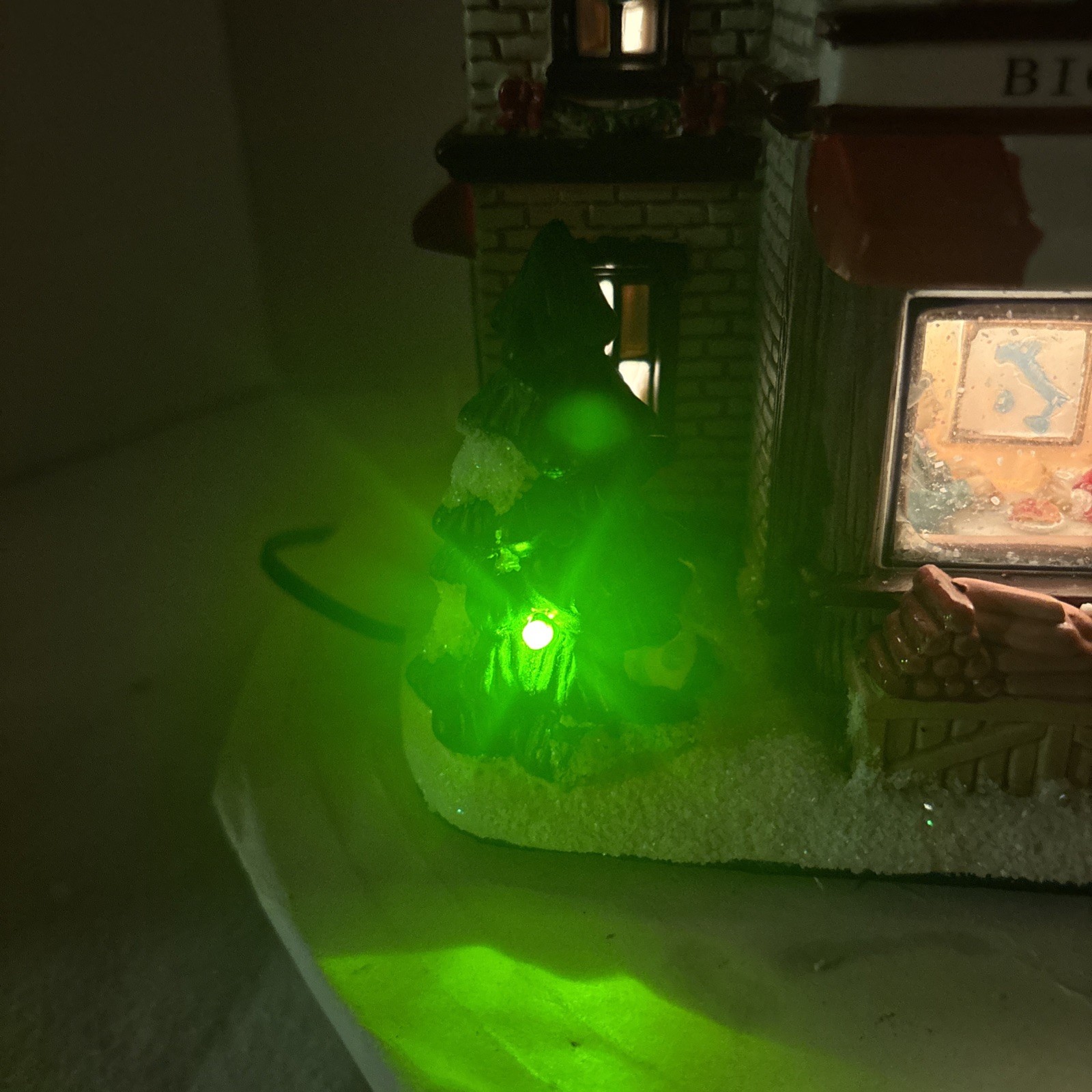 2010 St Nicholas Square Big Sal’s Pizzeria & Deli Lighted House Christmas Decor!