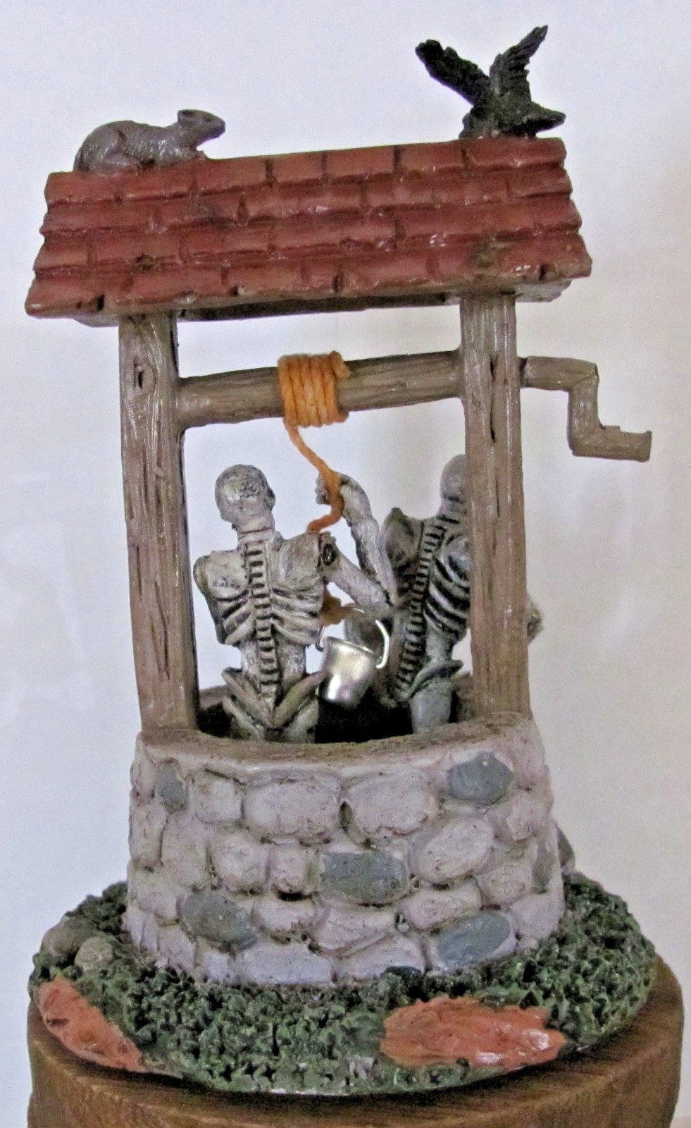 Lemax Spooky Town Table Accent – Ghouls In Well #83343 – Retired