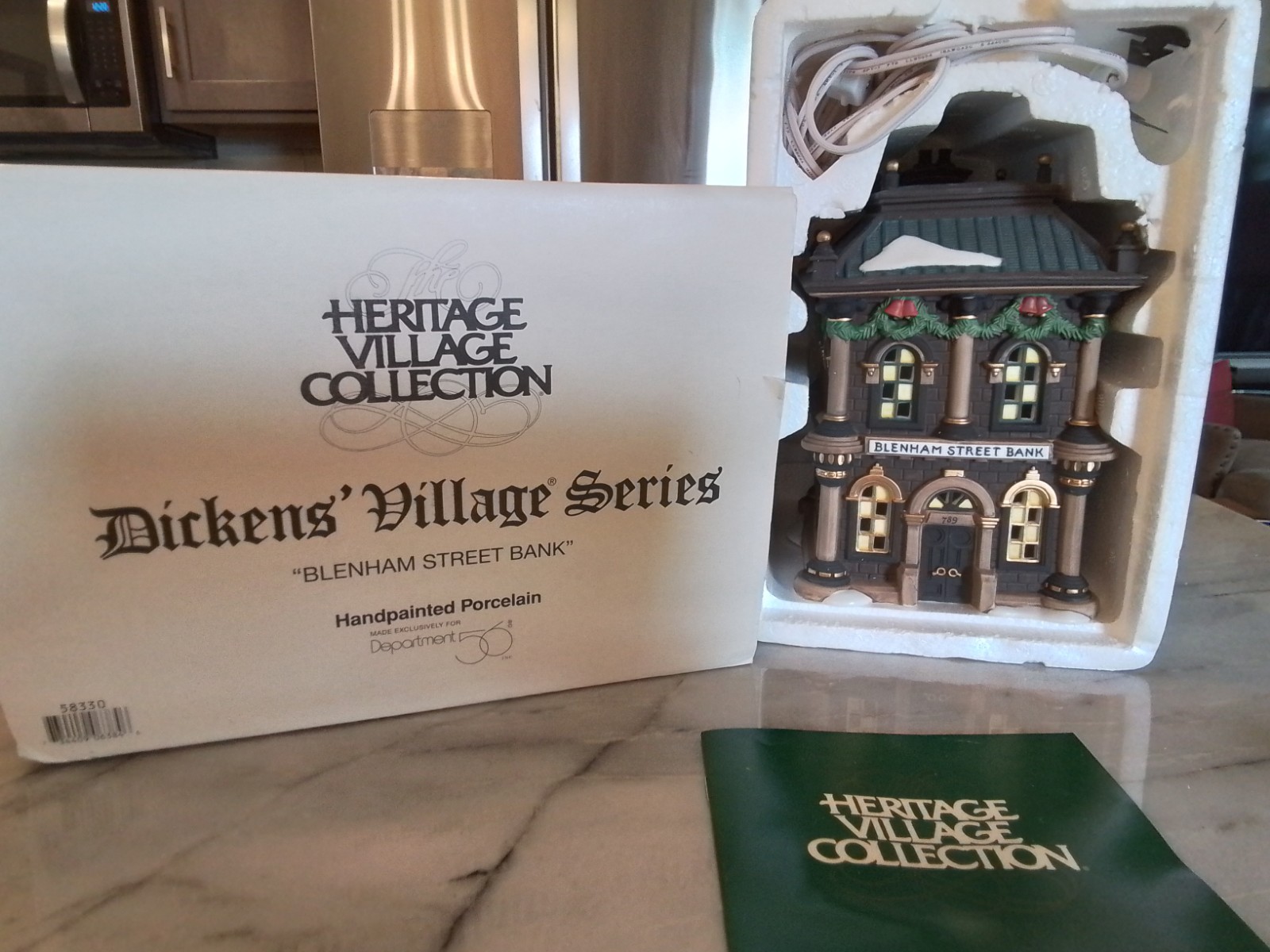 Depart 56 Heritage Village Collect Dickens Village “Blenham Street Bank” #5833-0