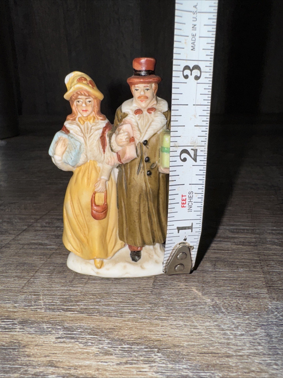 Rare Christmas Village Victorian Couple Man Woman Carrying Gifts ? Lemax Taiwan