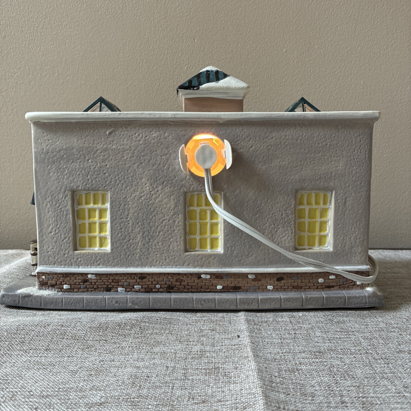 2010 Holiday Inspirations JO-ANN fabric and crafts Store Lighted Christmas Bldg
