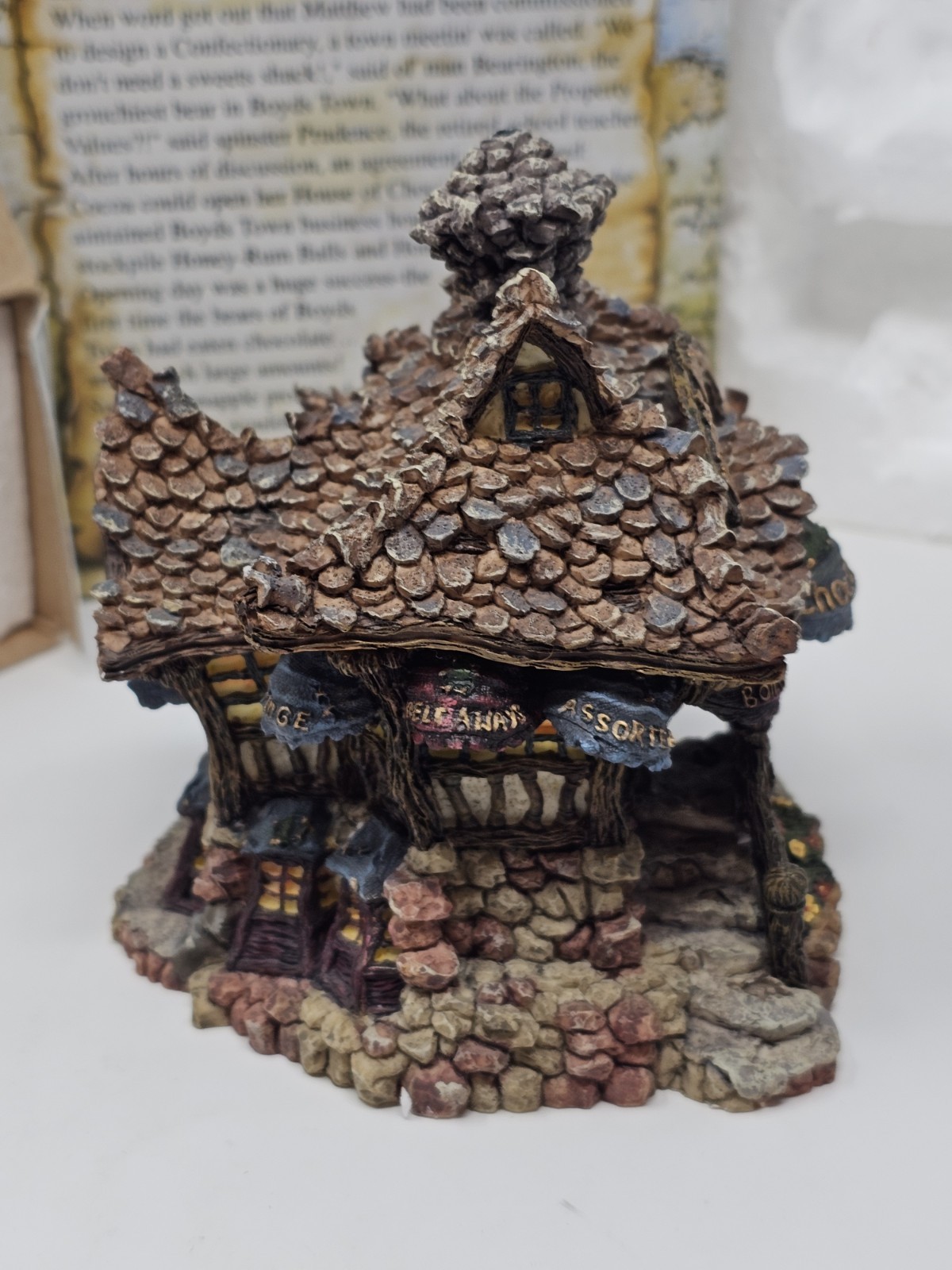 Boyd’s Town Cocoa’s House of Chocolate with pc #3E/2388 with box & certificate