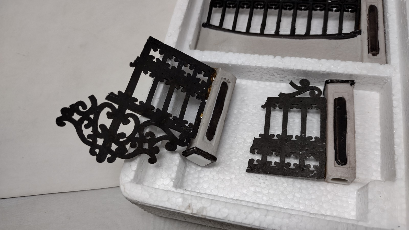 Lemax Village Collection Iron Gate and Wall 5 Piece Porcelain Accessory Set READ