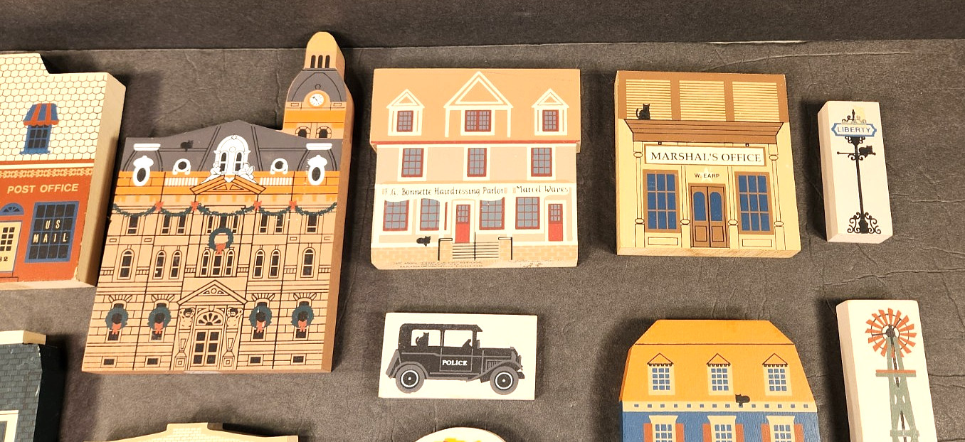 VINTAGE 1987-1992 LOT OF 10 “THE CATS MEOW” VILLAGE BUILDINGS, VEHICLES AND MORE