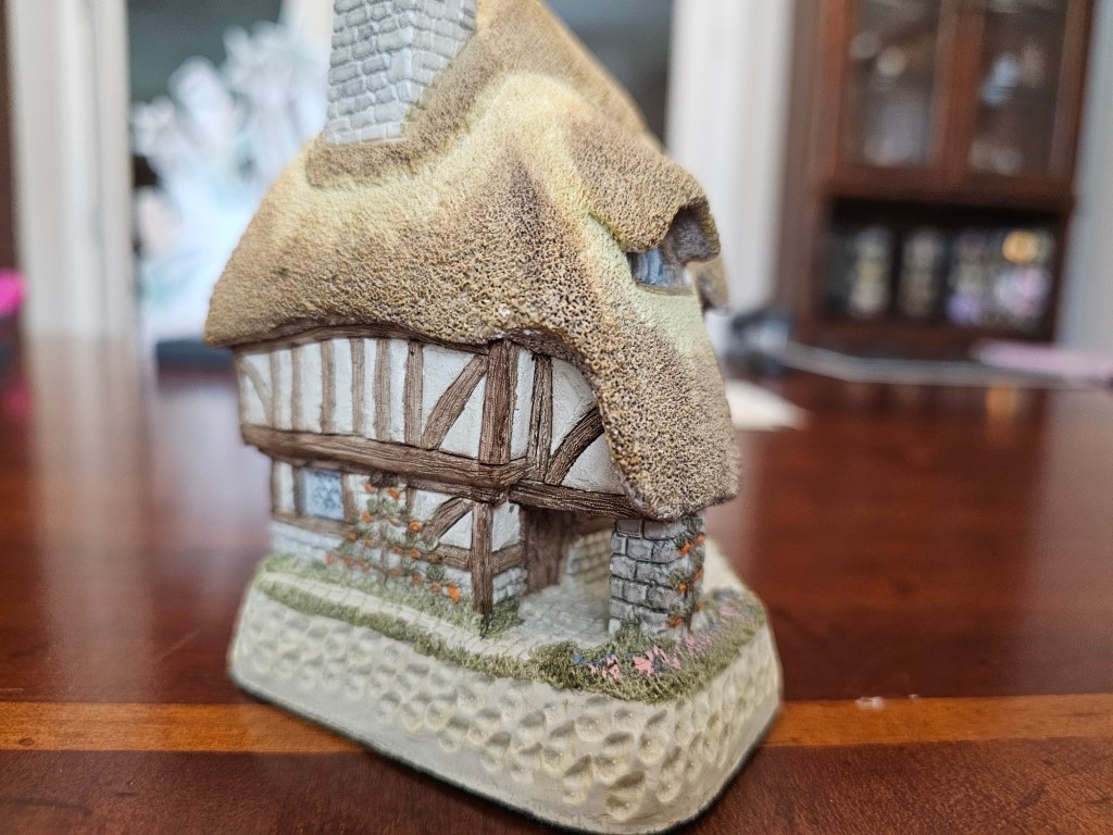David Winter Pudding Cottage British Traditions 1990 COA Mint