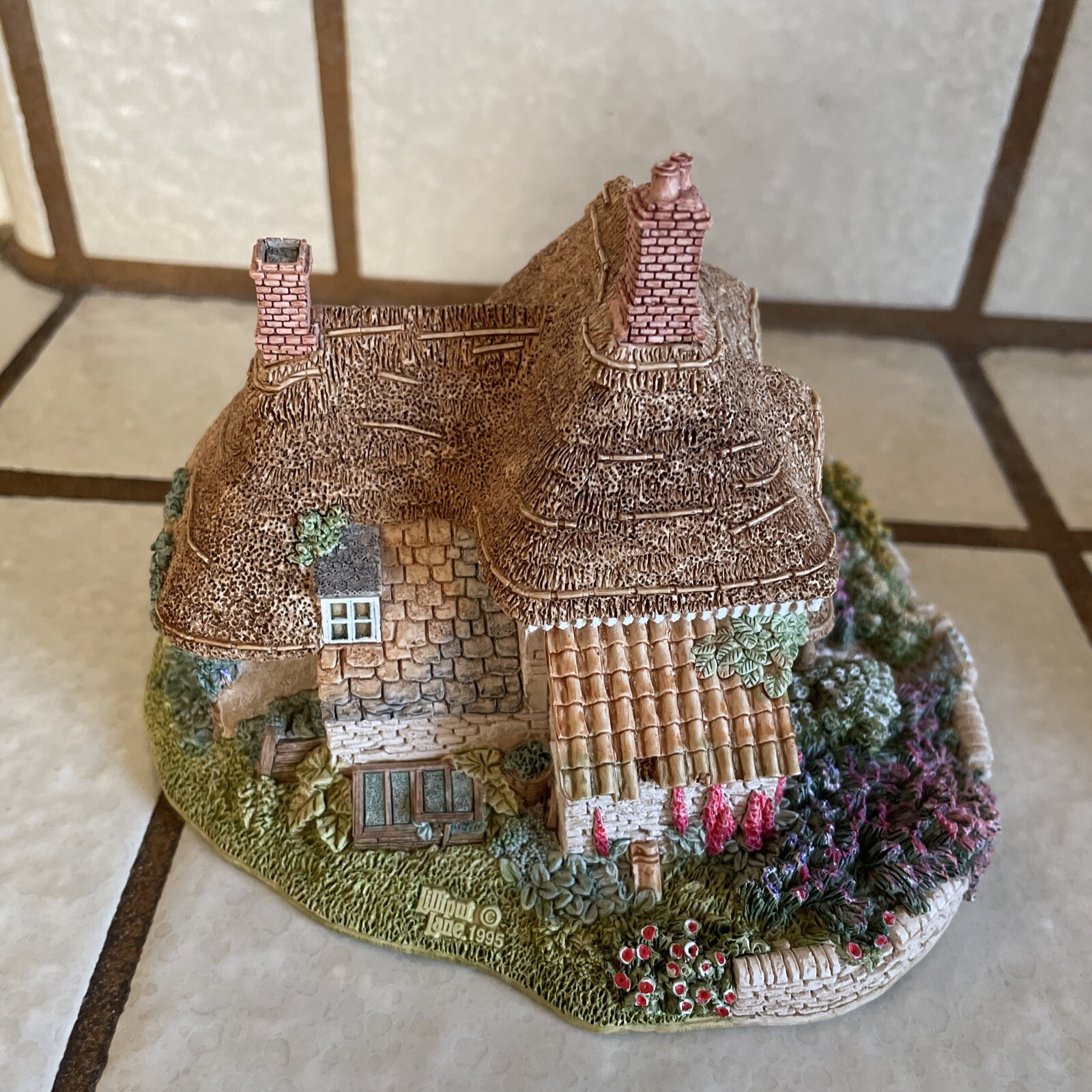 Lilliput Lane 1995 Anniversary Cottage Gertrude’s Garden 1995 No Box