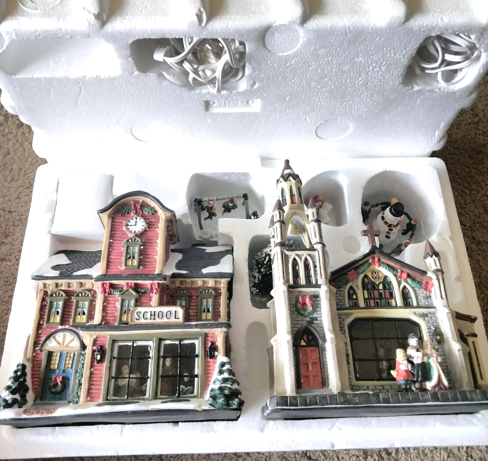 Enchanted Forest 2003 5 pc Lit Christmas Village School and Church, Figures