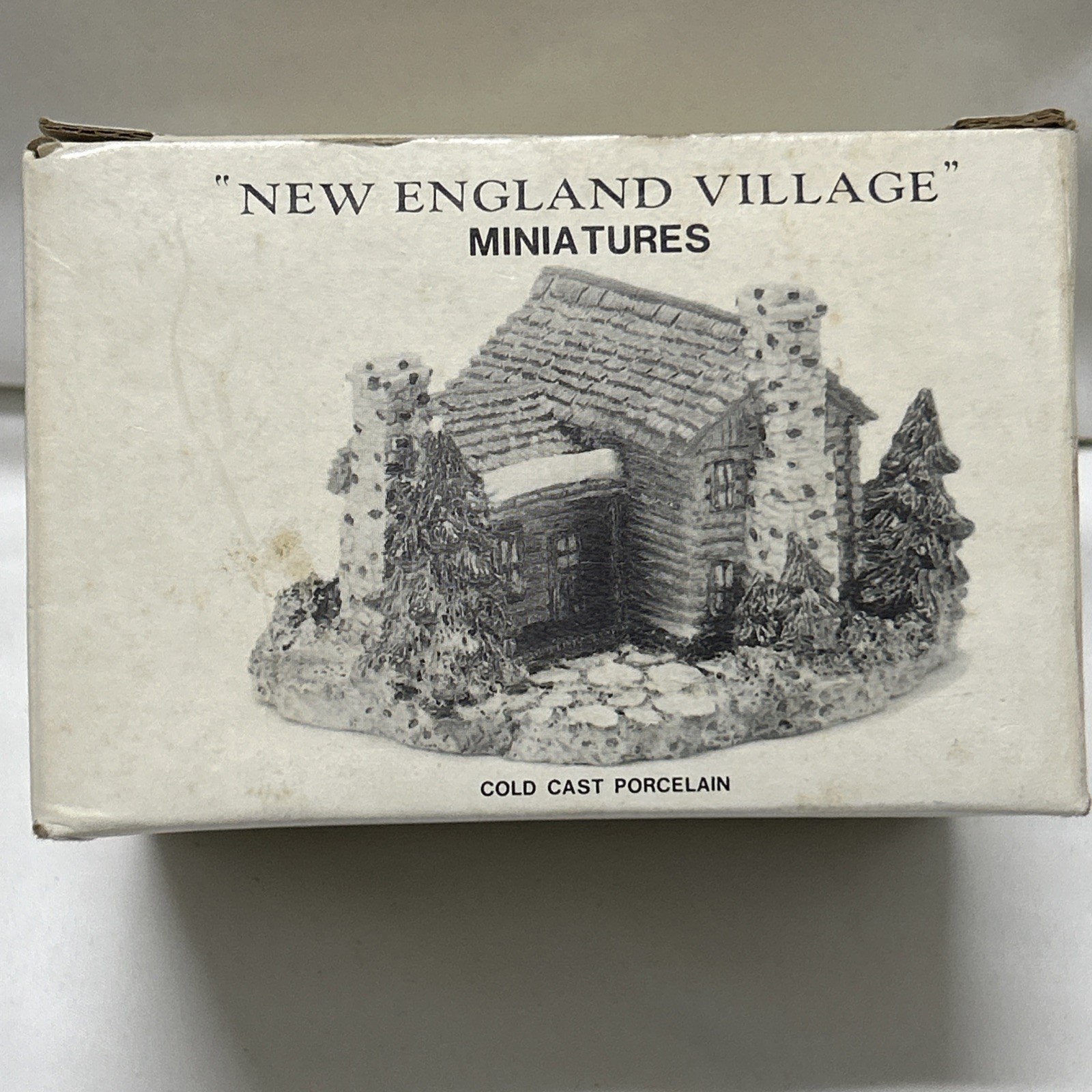 Department 56 New England Village Miniature Log Cabin 5937‑4 • 1987 • Taiwan