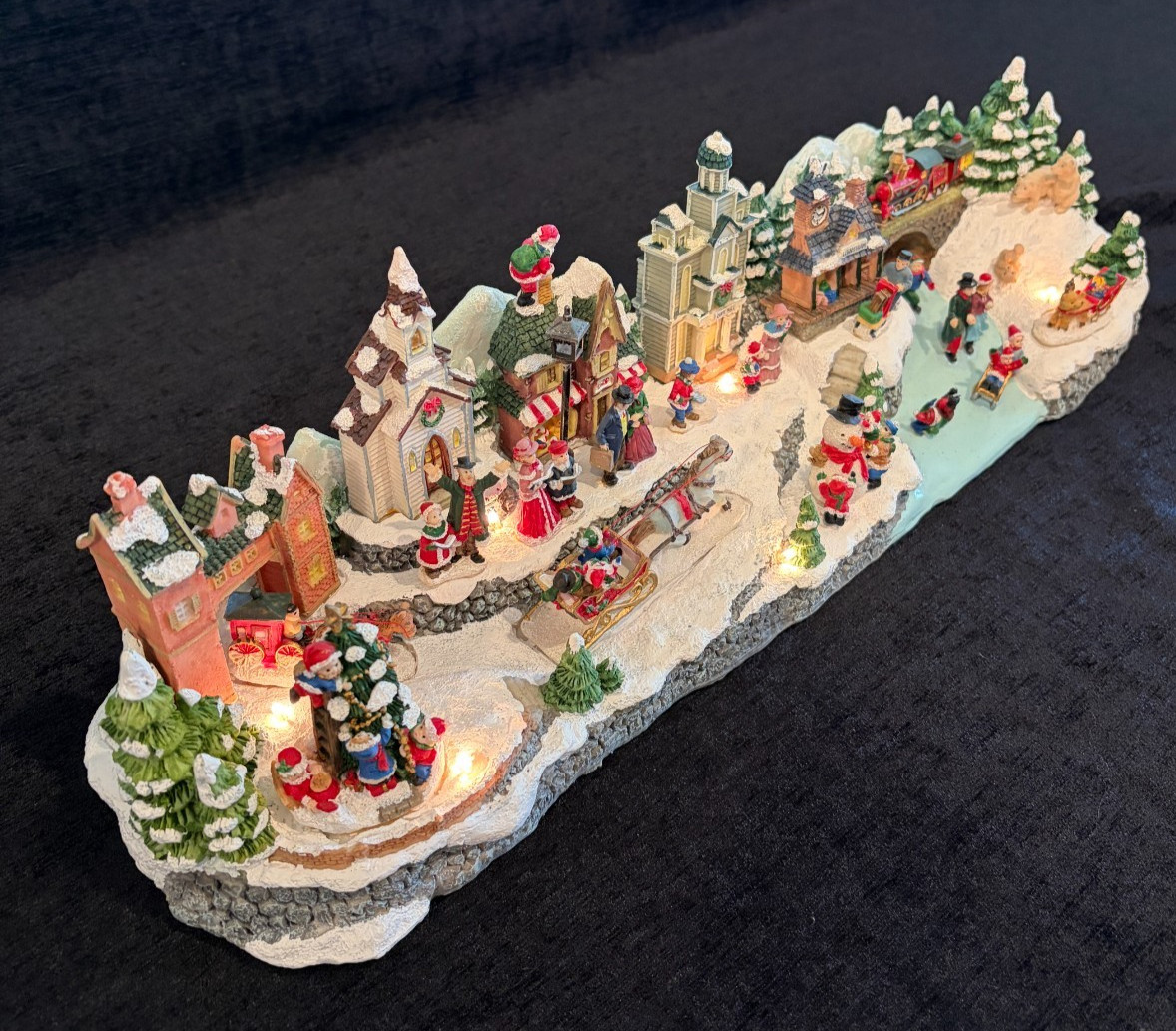 Vintage Mini CHRISTMAS Village One Piece Lighted Resin ~ Great for Apartment