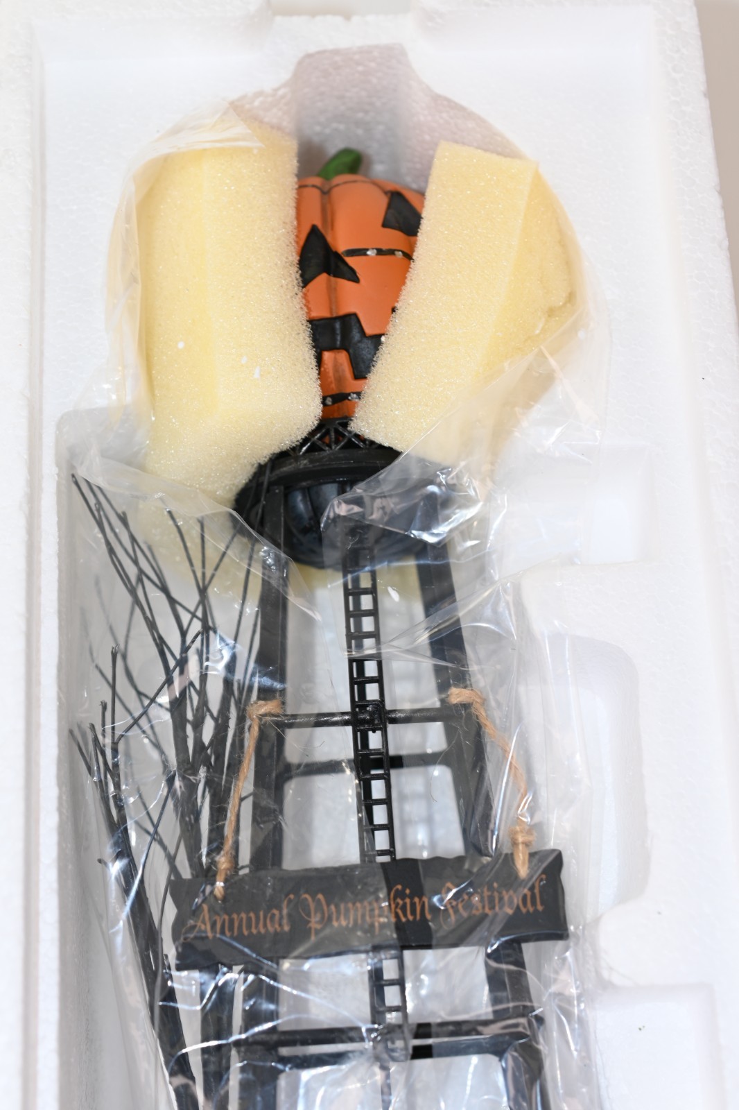 Dept 56 Halloween Water Tower #56.53223 NIB Village Accessory Pumpkin