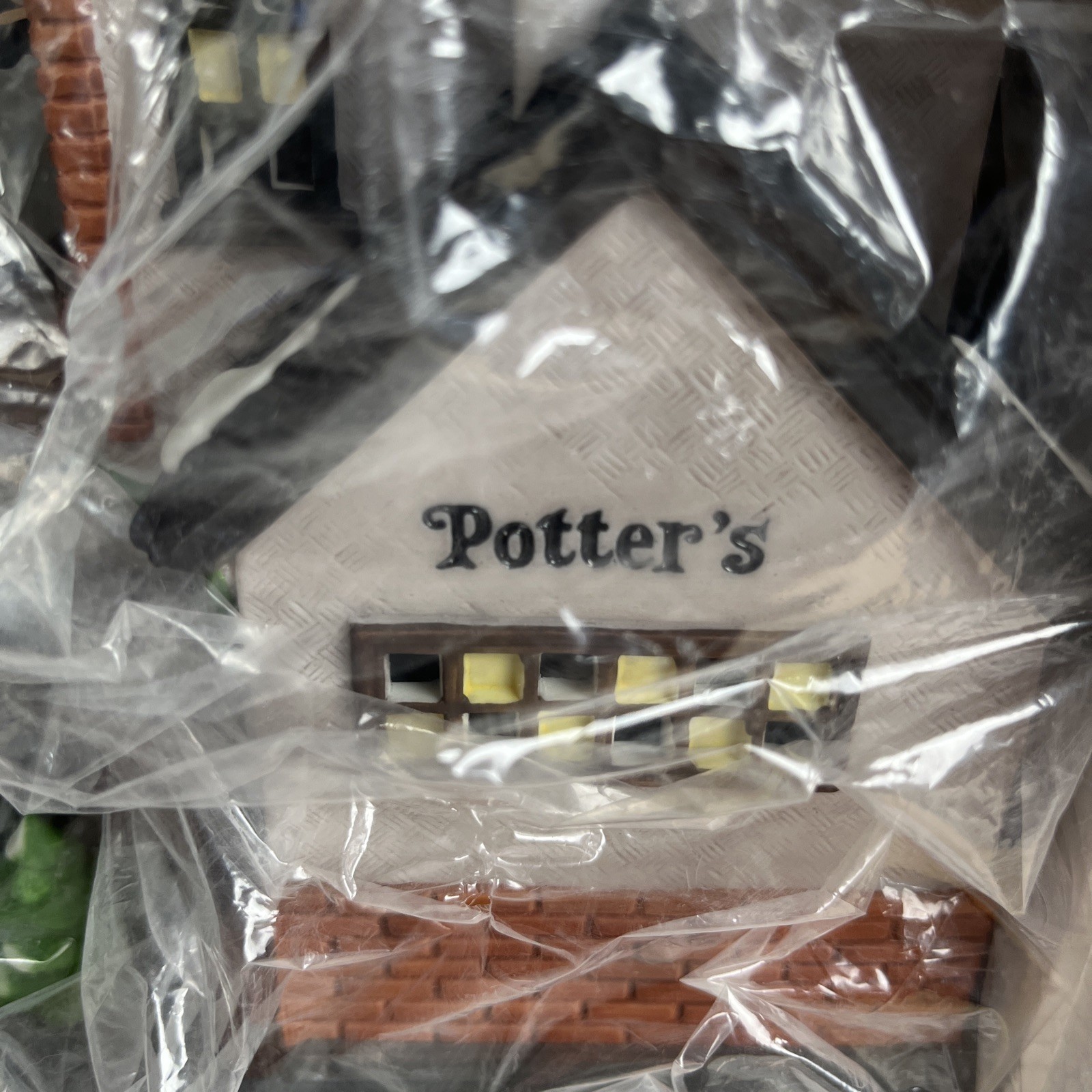 Vintage 1993 Dept 56 Christmas in City Potter’s Tea Seller Heritage 5880-7 NEW