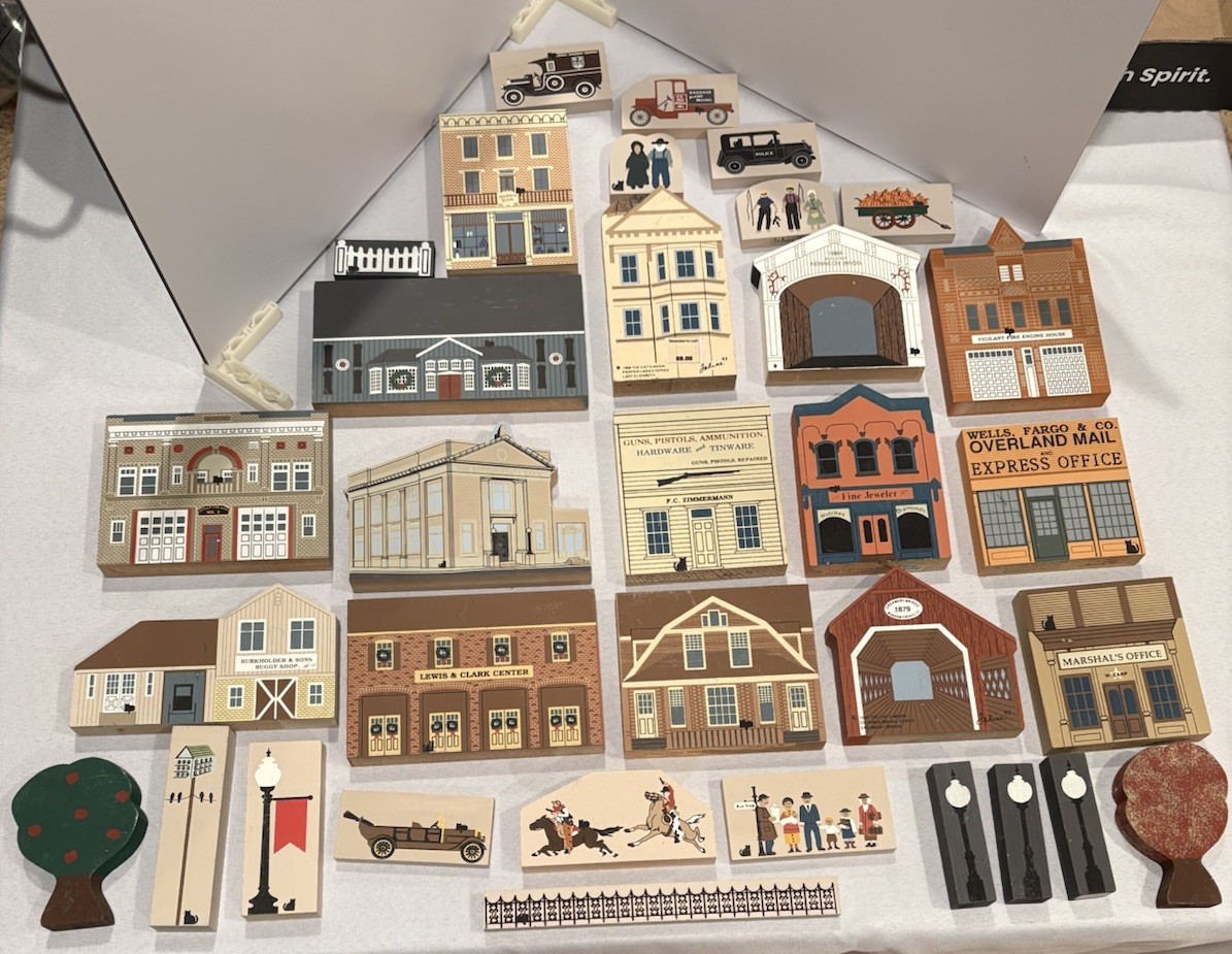 The Cat’s Meow Village Wooden Buildings Lot 33 Pieces Americana USA Hand Painted