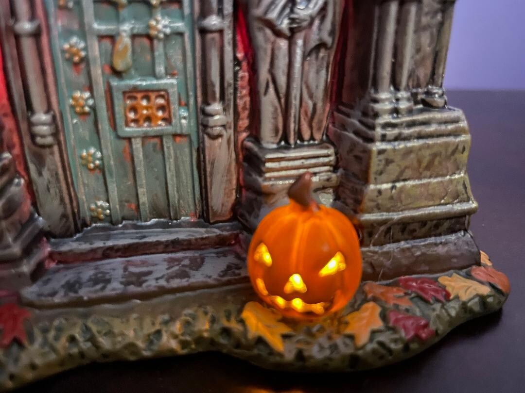Dept 56 Halloween Rest in Peace 2023 sold w/ Madame Laveau NIB Lit Ceramic Crypt