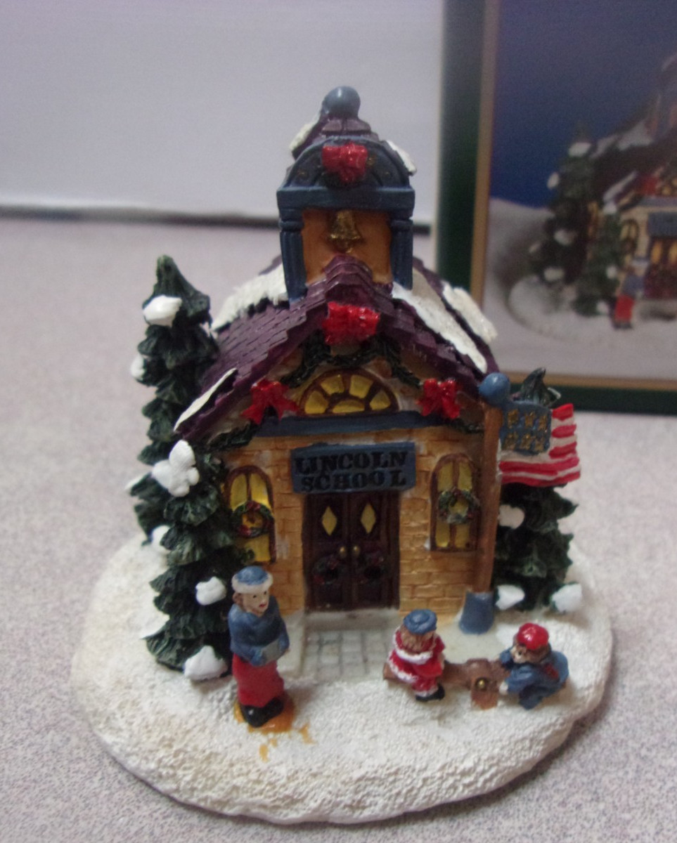 Vintage Crystal Falls Village “LINCOLN SCHOOL” Christmas Building w/ Box & Paper