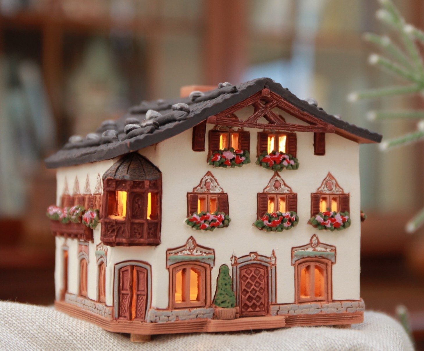 Ceramic Tealight Holder Historic House in Garmisch-Partenkirchen 10 cm © Midene