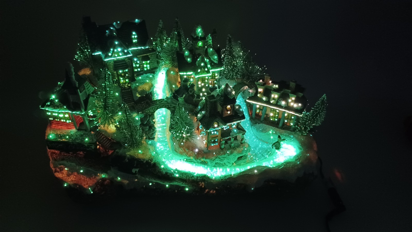 Fiber Optic Illuminated Resin Christmas Village Tabletop Display Multicolor