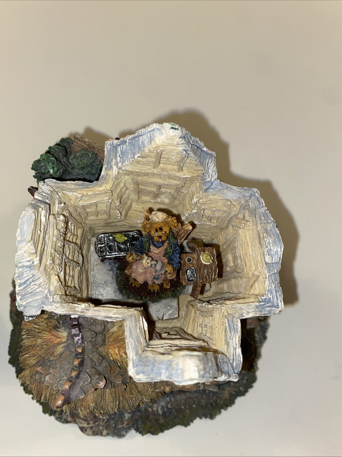 Boyds Town Village Grenville and Beatrice’s Homstead Bearly Built Figurine
