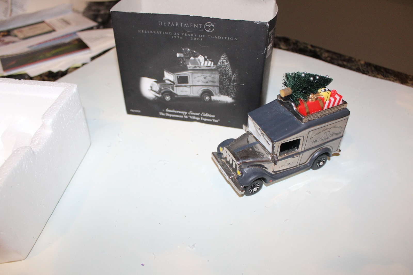 Dept. 56 Village Express Van Silver 25th Anniversary 2001 Event Piece 52911