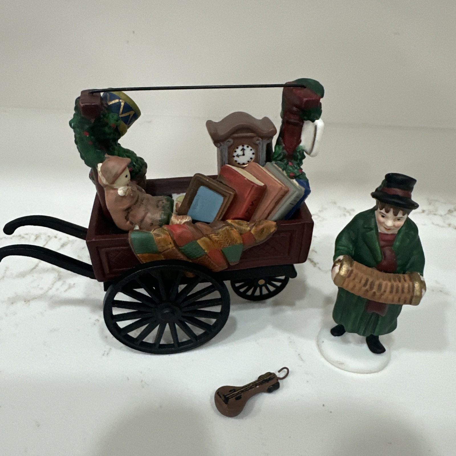 Dept 56 Heritage Village Collection Chelsea Market Hat Monger #5938 See Pics!