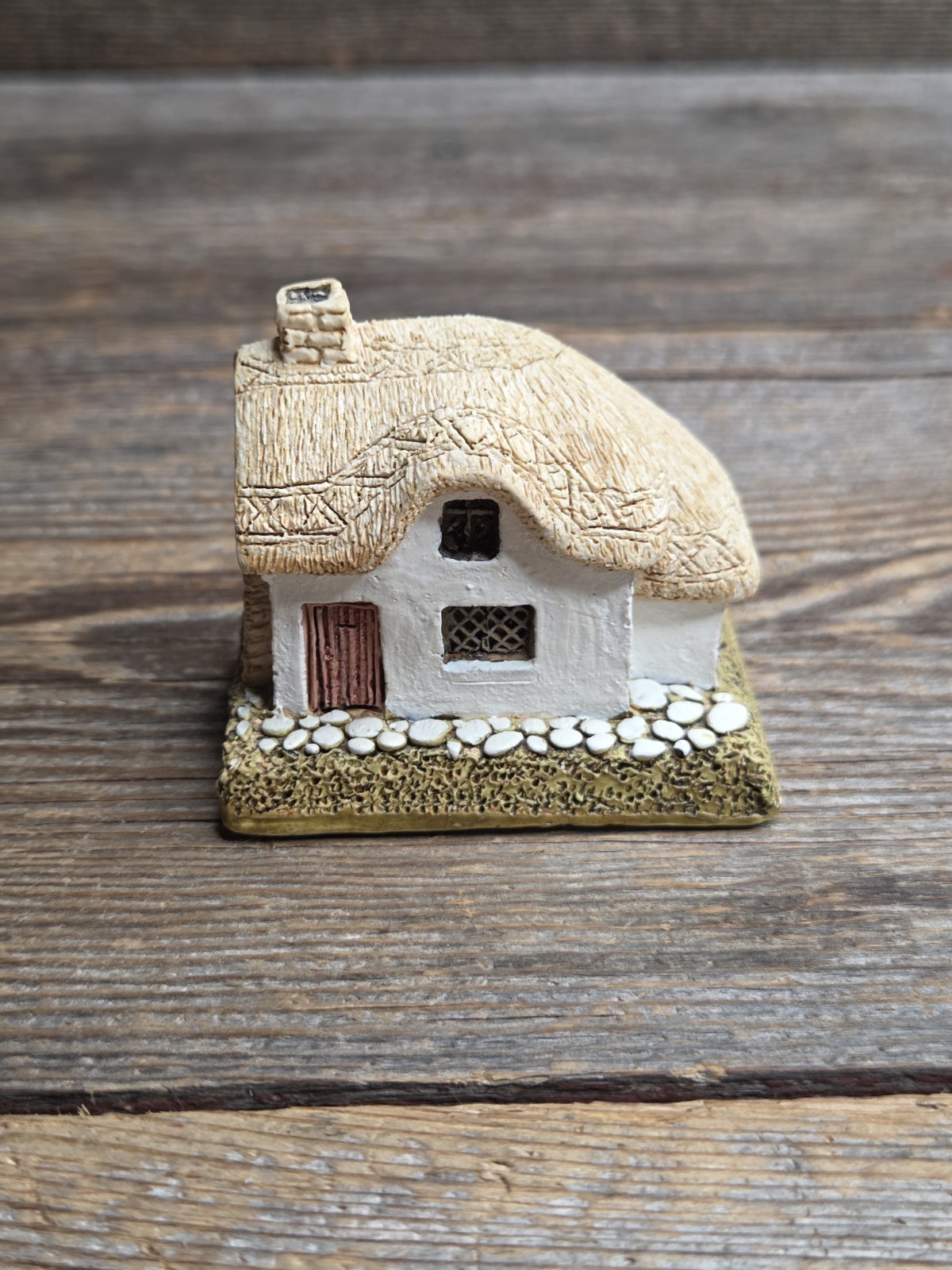 Lilliput Lane “Woodcutters” Cottage Figurine, House, 1983 Unboxed