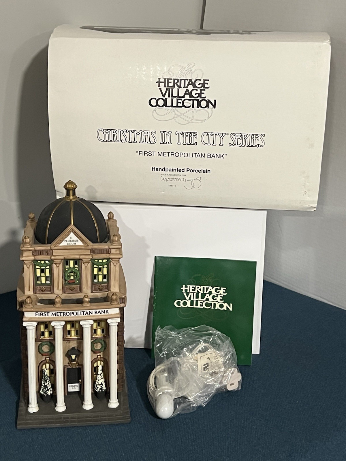 Department 56 Heritage Village Christmas City First Metropolitan Bank 5882-3